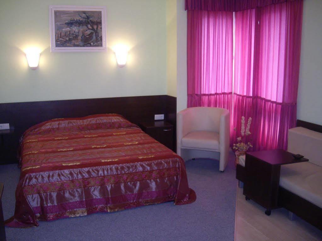 Family Hotel Avramov Vidin Ngoại thất bức ảnh